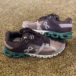 On Cloud Tec Shoes Helion